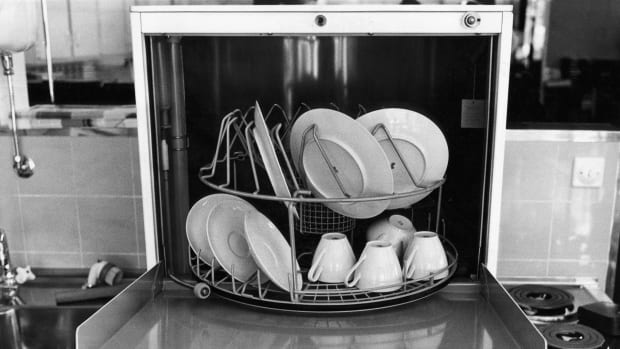 A German dishwasher model from 1963 made by the company, Küchen.